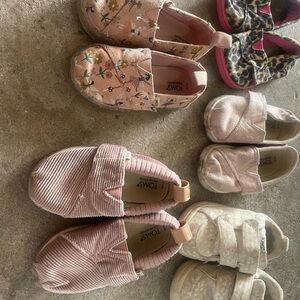 TOMS Girls Shoe Lot sz 6 (5 pairs)